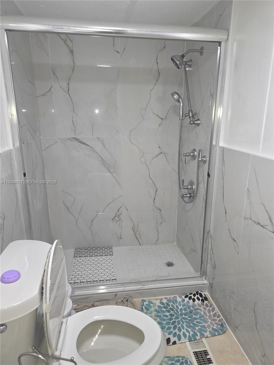 575 Vero Avenue Clewiston, FL 33440 - Photo 23 of 32 a bathroom with a sink a toilet and shower