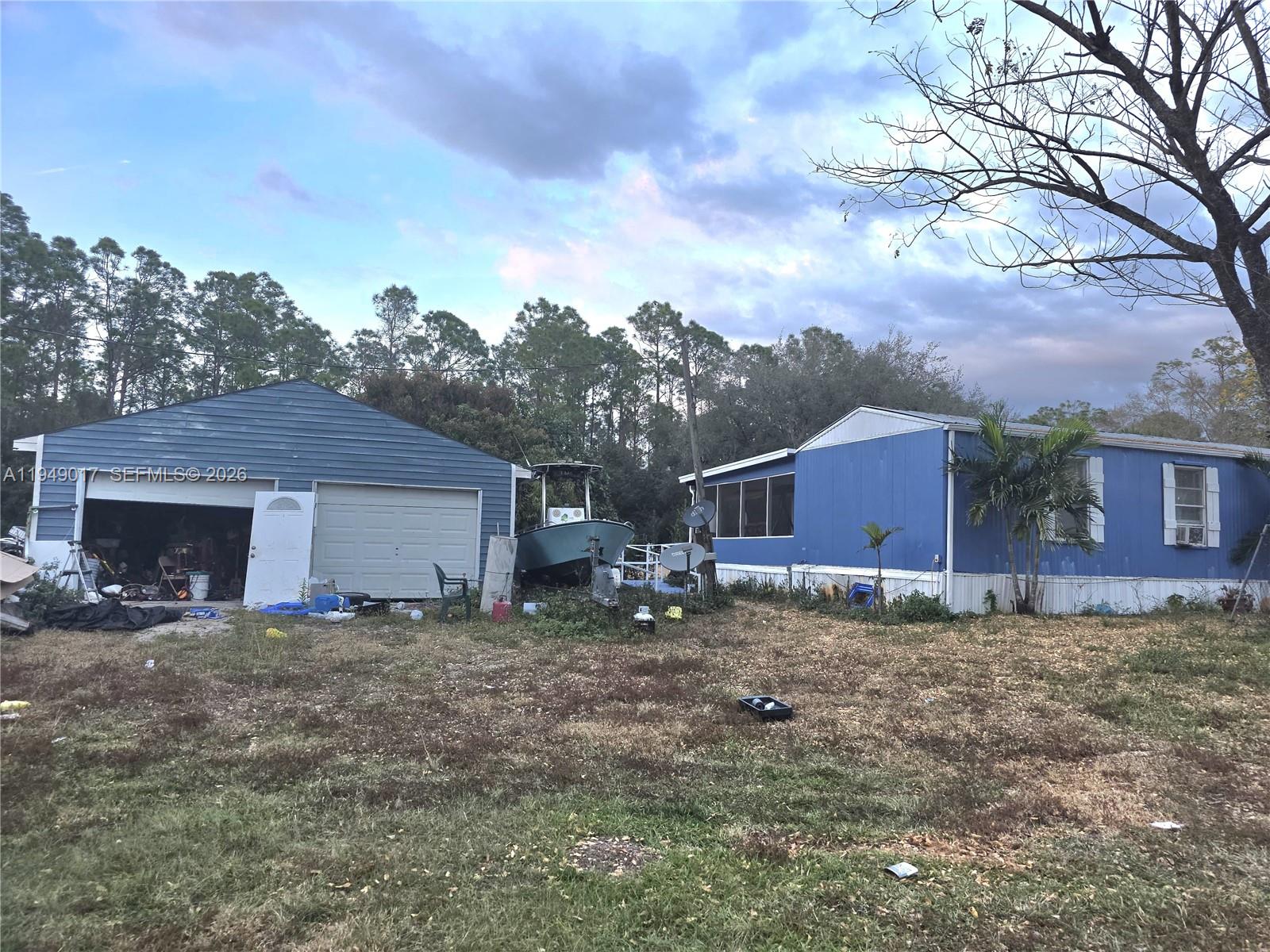 575 Vero Avenue Clewiston, FL 33440 - Photo 4 of 32 a view of a house with a yard