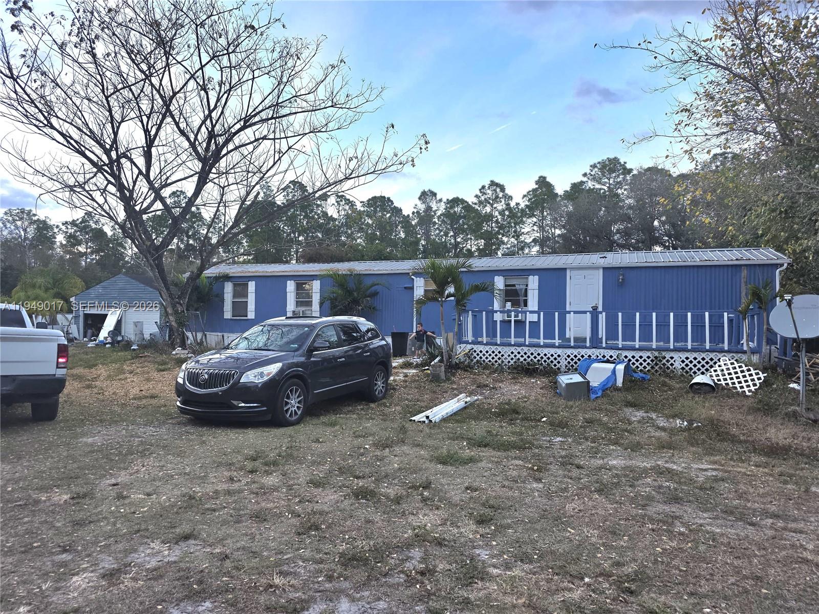 575 Vero Avenue Clewiston, FL 33440 - Photo 6 of 32 a front view of a house with garden