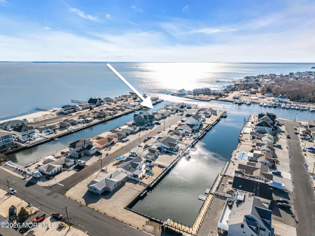 $1,375,000 | 13 Jolly Roger Way, Waretown, NJ 08758