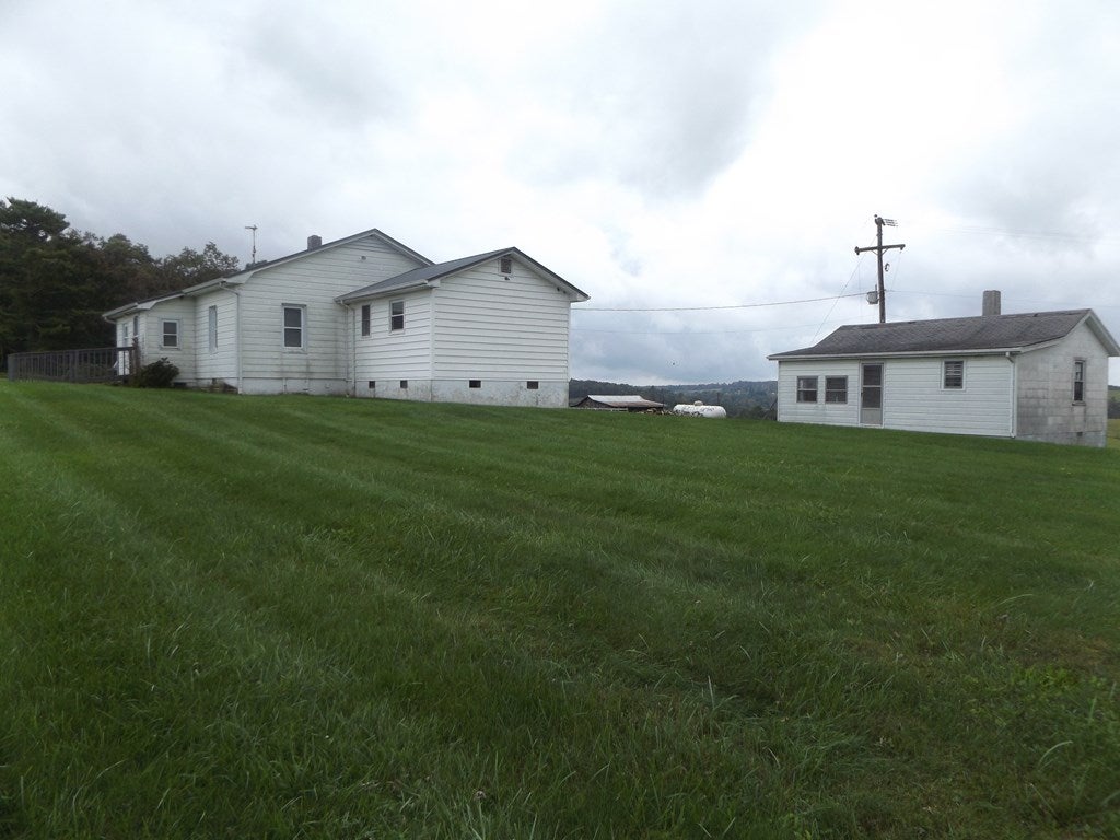 994 Kinzer Road Hillsville, VA 24343 - Photo 18 of 48 Gallery Image 18