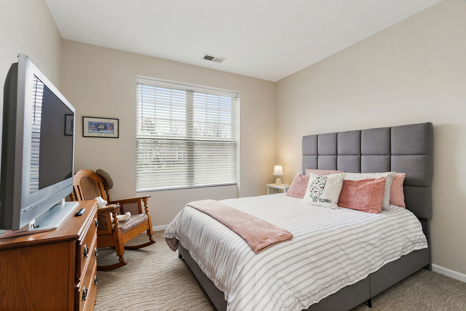 Undisclosed Address Elgin, IL 60124 - Photo 17 of 35 a bedroom with a bed and a window