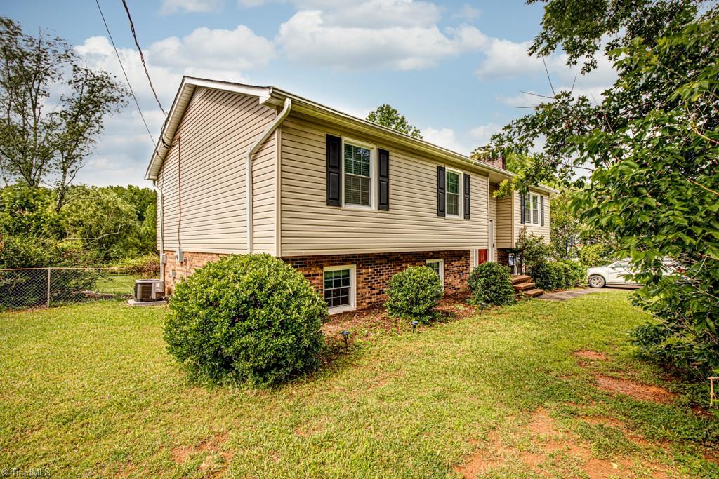 6002 Robinhood Road Pfafftown, NC 27040 - Photo 3 of 50 Gallery Image 3