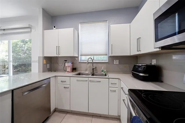 $590,000 | 7634 Northwest 114th Path, Doral, FL 33178