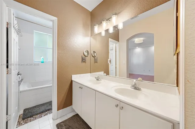 $590,000 | 7634 Northwest 114th Path, Doral, FL 33178