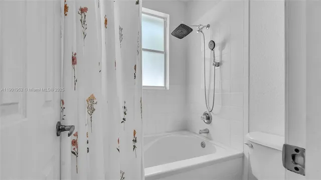 $590,000 | 7634 Northwest 114th Path, Doral, FL 33178