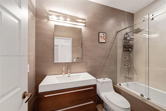 $590,000 | 7634 Northwest 114th Path, Doral, FL 33178