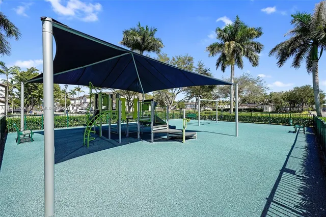 $590,000 | 7634 Northwest 114th Path, Doral, FL 33178
