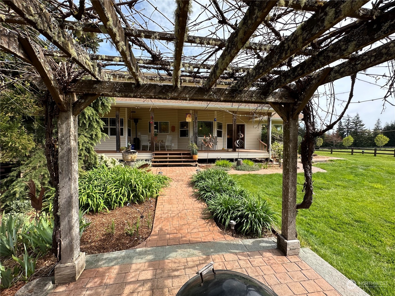 778 Ceres Hill Road, Unit B Chehalis, WA 98532 - Photo 12 of 40 a front view of a house with garden