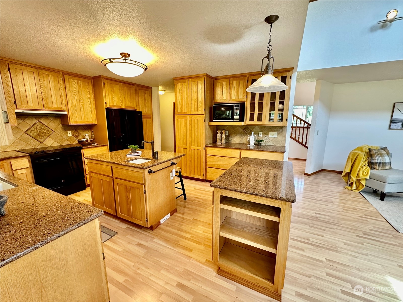 778 Ceres Hill Road, Unit B Chehalis, WA 98532 - Photo 15 of 40 a living room with furniture and a flat screen tv
