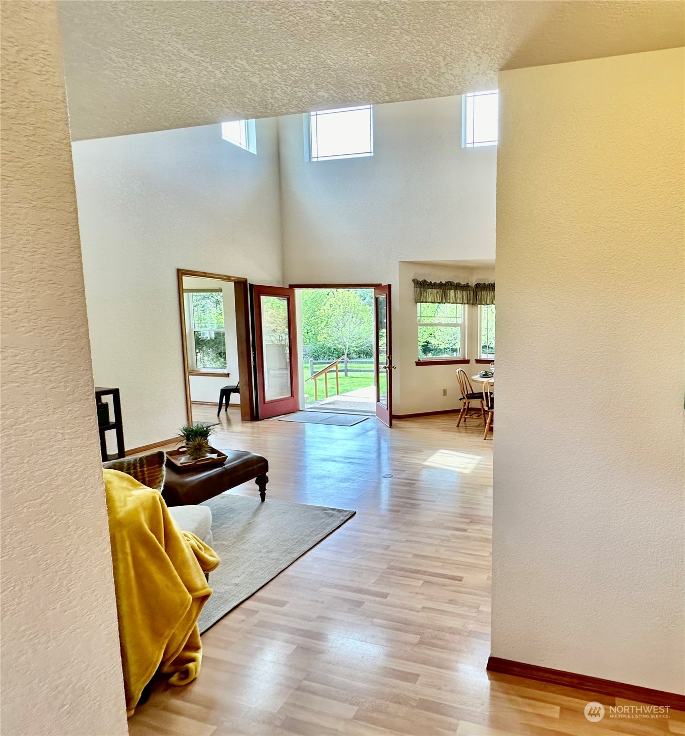 778 Ceres Hill Road, Unit B Chehalis, WA 98532 - Photo 16 of 40 a living room with furniture and a hard wood floor