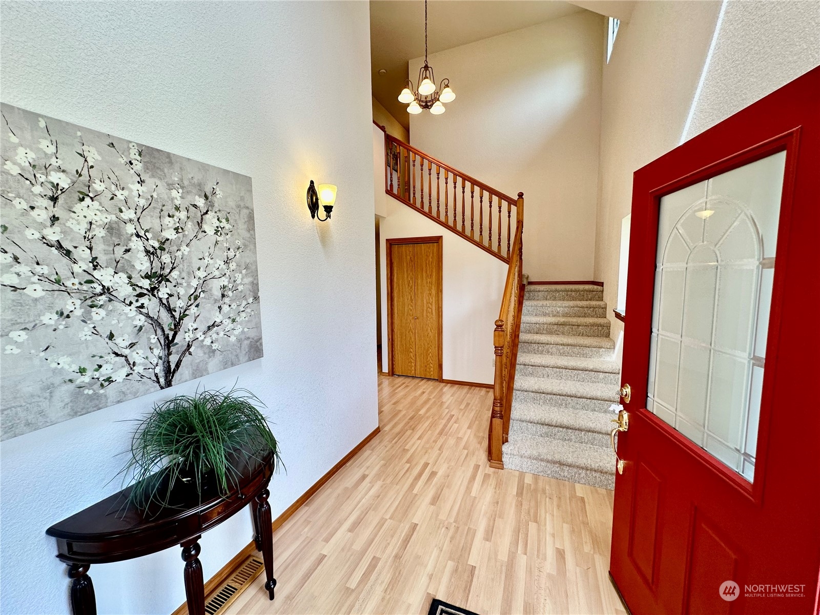 778 Ceres Hill Road, Unit B Chehalis, WA 98532 - Photo 5 of 40 a view of a hallway with wooden floor and entryway