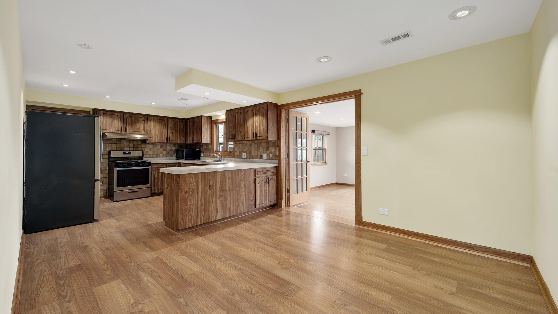 10816 Monitor Avenue Chicago Ridge, IL 60415 - Photo 6 of 22