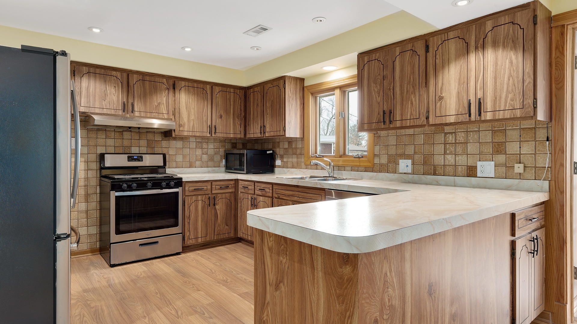 10816 Monitor Avenue Chicago Ridge, IL 60415 - Photo 7 of 22