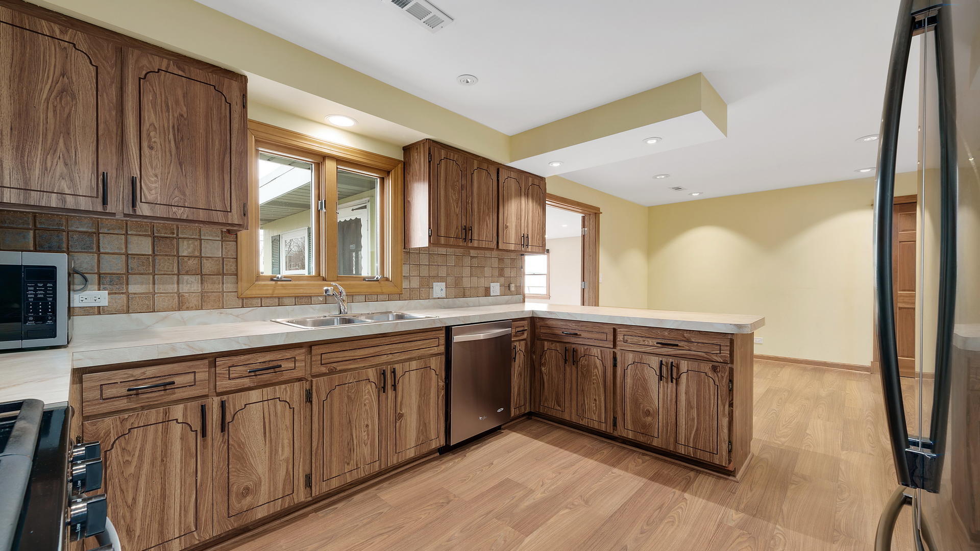 10816 Monitor Avenue Chicago Ridge, IL 60415 - Photo 9 of 22