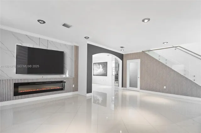 a view of livingroom with furniture