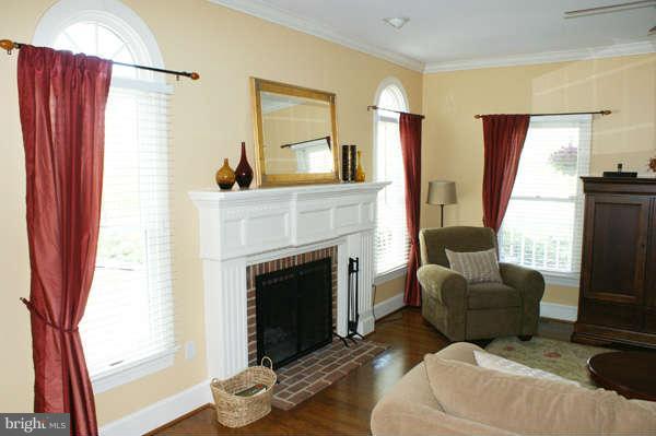 7236 Wilson Road Marshall, VA 20115 - Photo 4 of 30 Living Room
