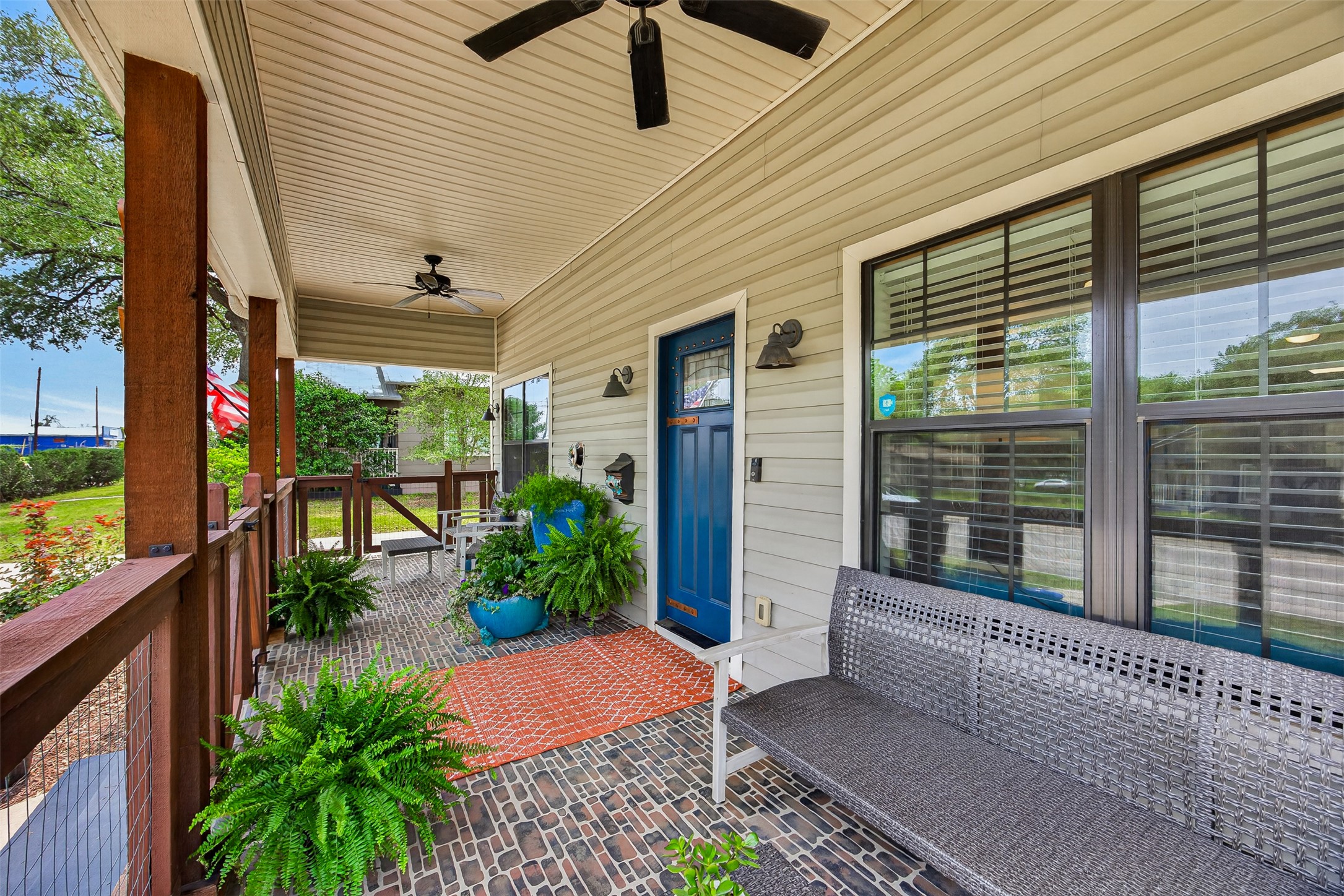 217 Walnut Avenue Luling, TX 78648 - Photo 3 of 38 a porch with seating space