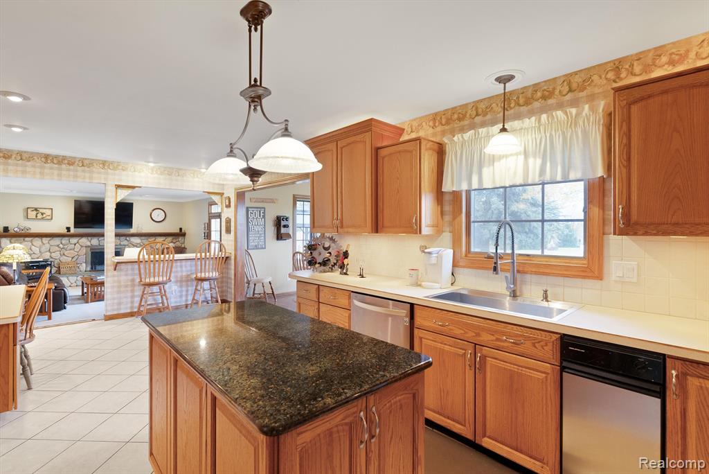 682 Heritage Lane Rochester Hills, MI 48309 - Photo 12 of 88