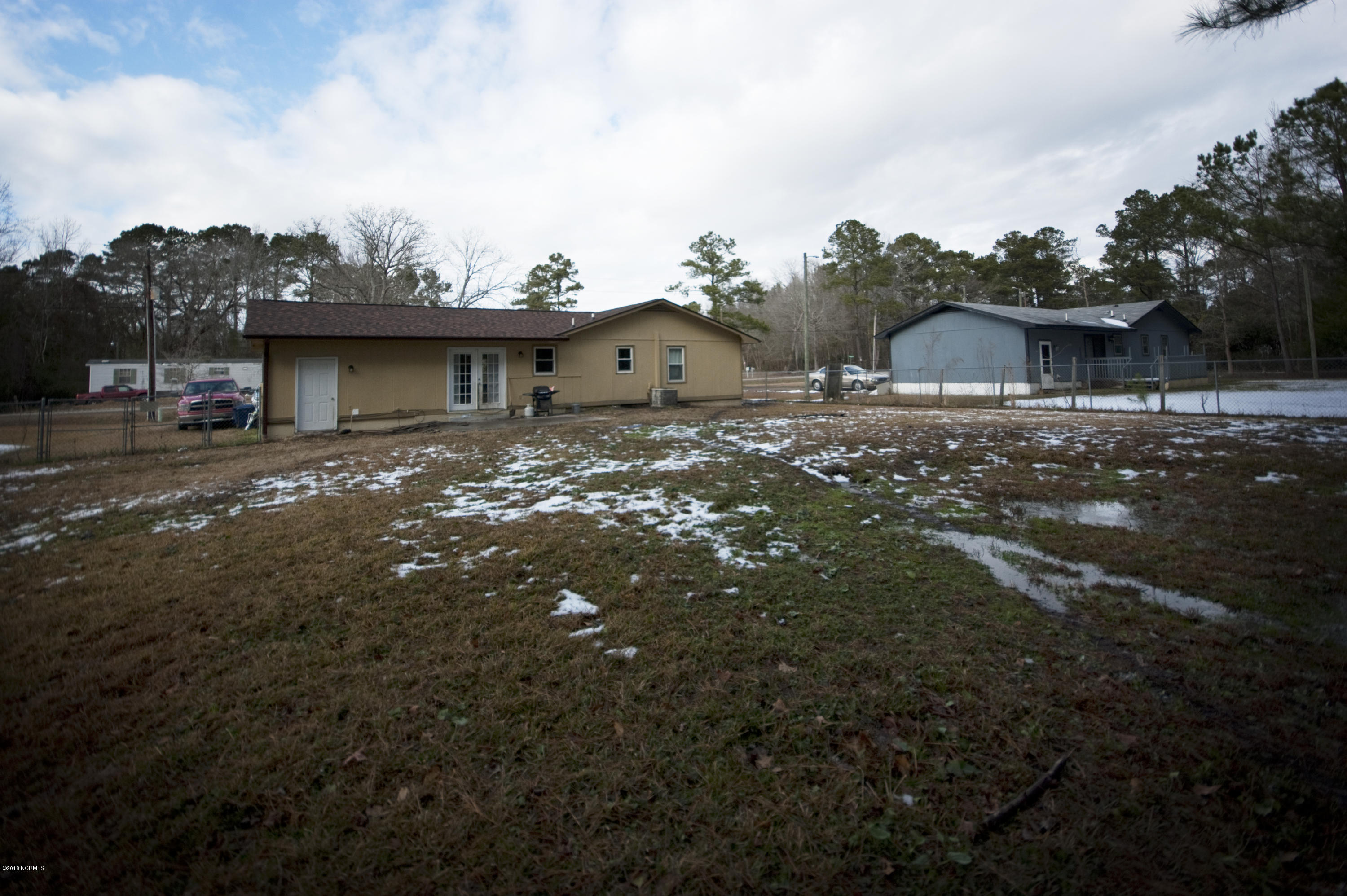 201 Haws Run Road Jacksonville, NC 28540 - Photo 3 of 17 back3