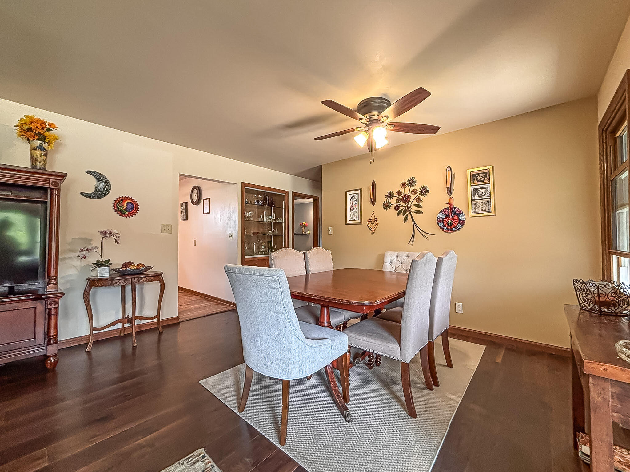 18260 West Willow Road New Berlin, WI 53146 - Photo 8 of 38 Dining Area