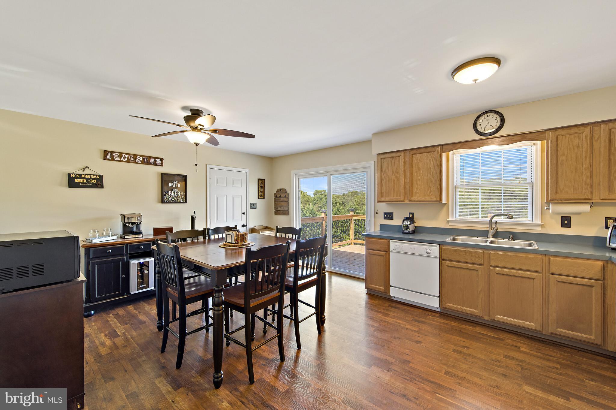 10198 Routs Ridge Lane Warrenton, VA 20186 - Photo 13 of 35 Eat-In Kitchen