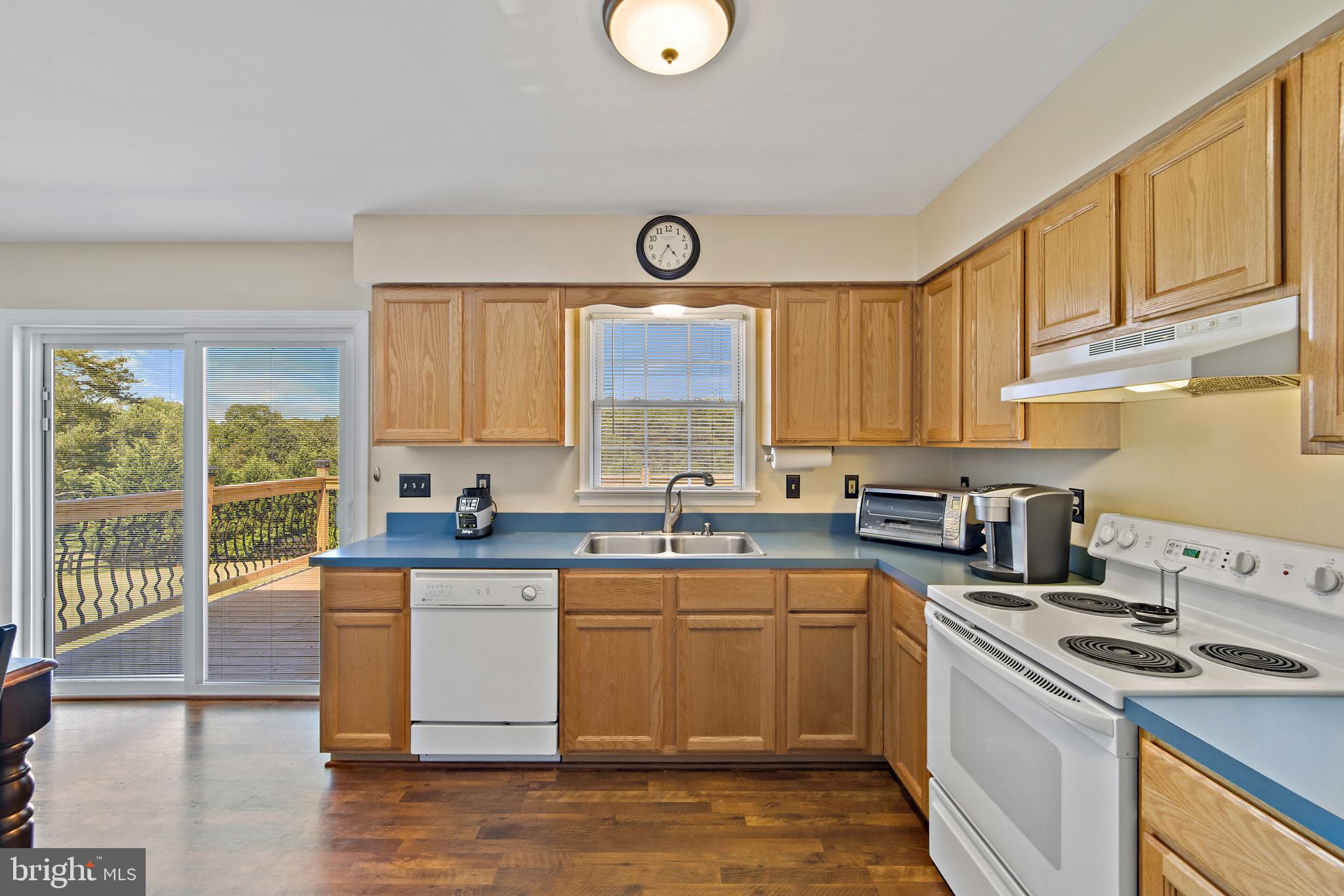 10198 Routs Ridge Lane Warrenton, VA 20186 - Photo 15 of 35 Kitchen w/ Exterior Sliding Door