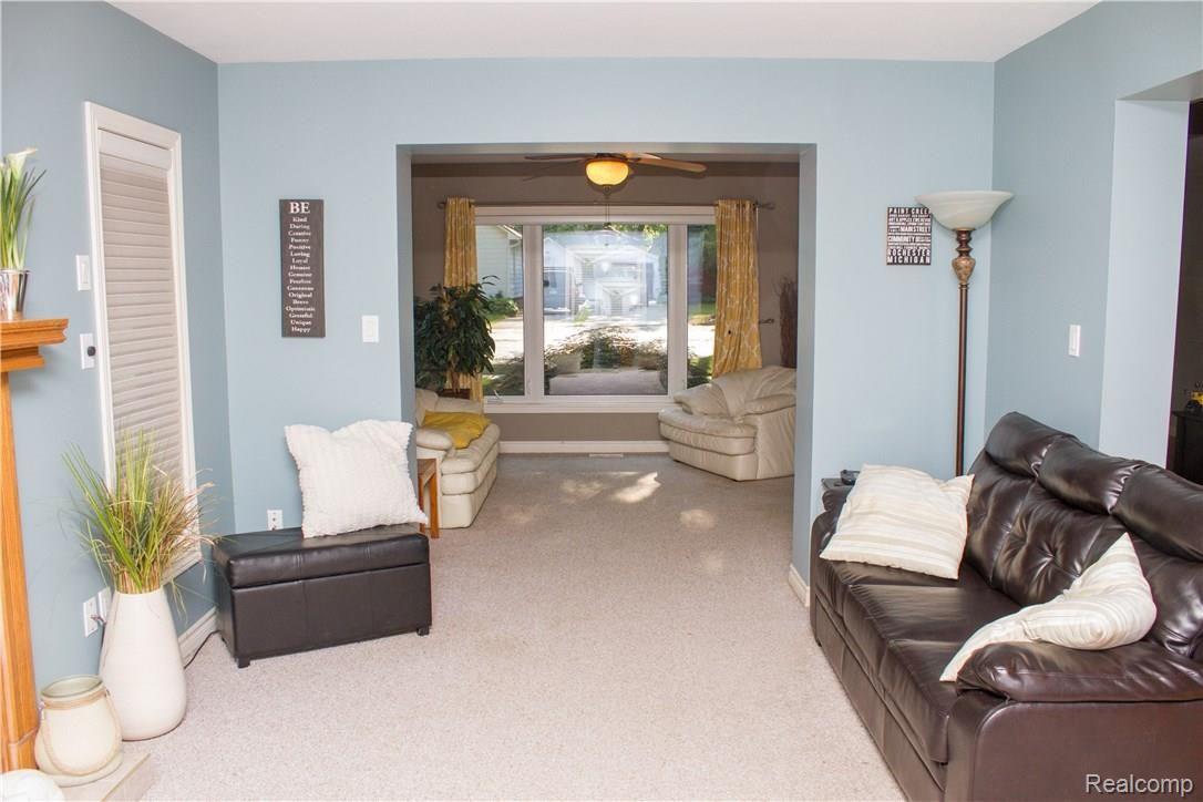 722 Wilcox Street Rochester, MI 48307 - Photo 13 of 52 FamilyRoomToLivingRoom.jpg