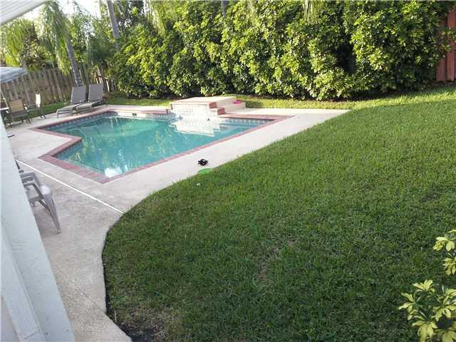 417 Apache Lane Boca Raton, FL 33487 - Photo 3 of 13 a view of a backyard