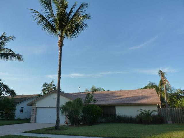 417 Apache Lane Boca Raton, FL 33487 - Photo 8 of 13 a view of a garden