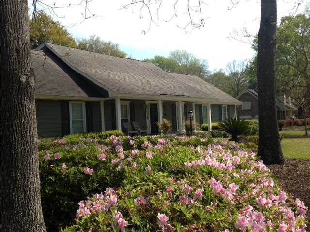970 Harbortowne Road Charleston, SC 29412 - Photo 1 of 21 Primary Photo