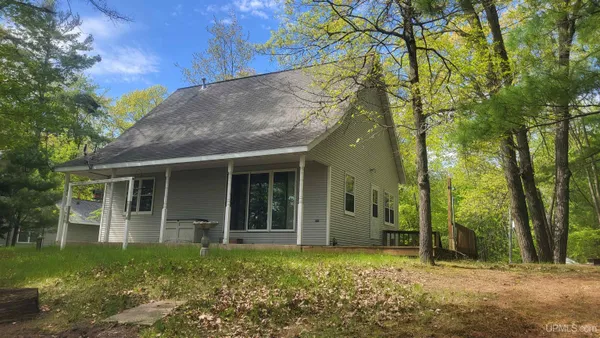 $379,000 | 6615 Birchwood Shores Lane, Oconto Falls, WI 54154