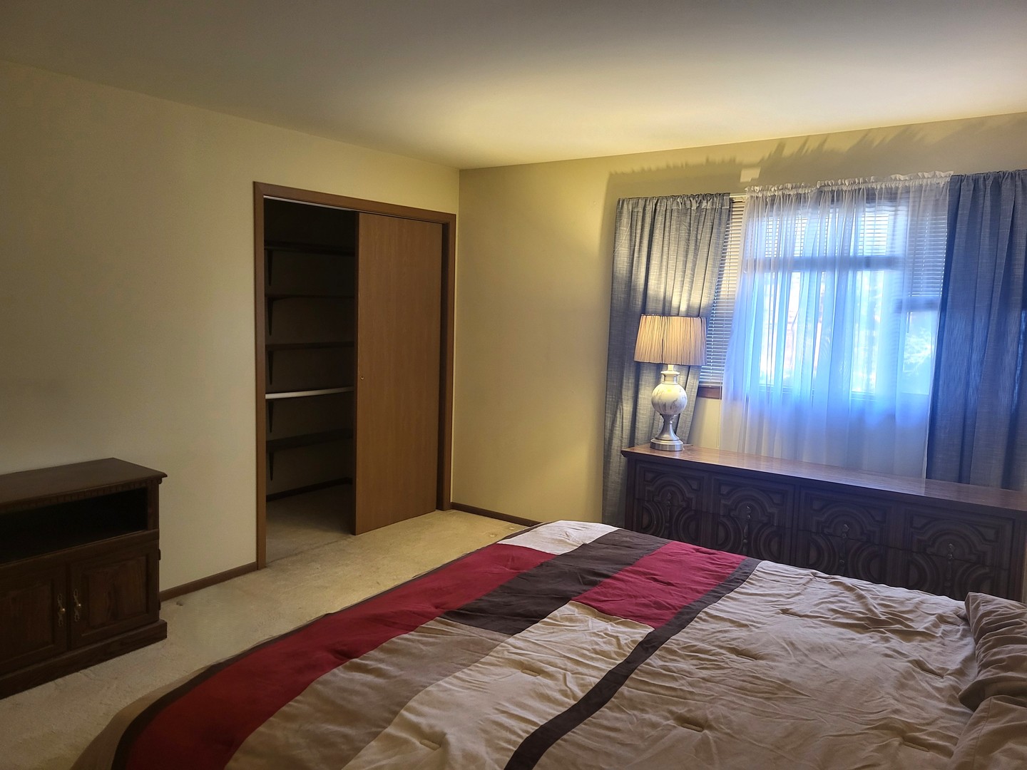 434 East Exchange Street, Unit 2 Sycamore, IL 60178 - Photo 9 of 15 a bedroom with a bed and a window