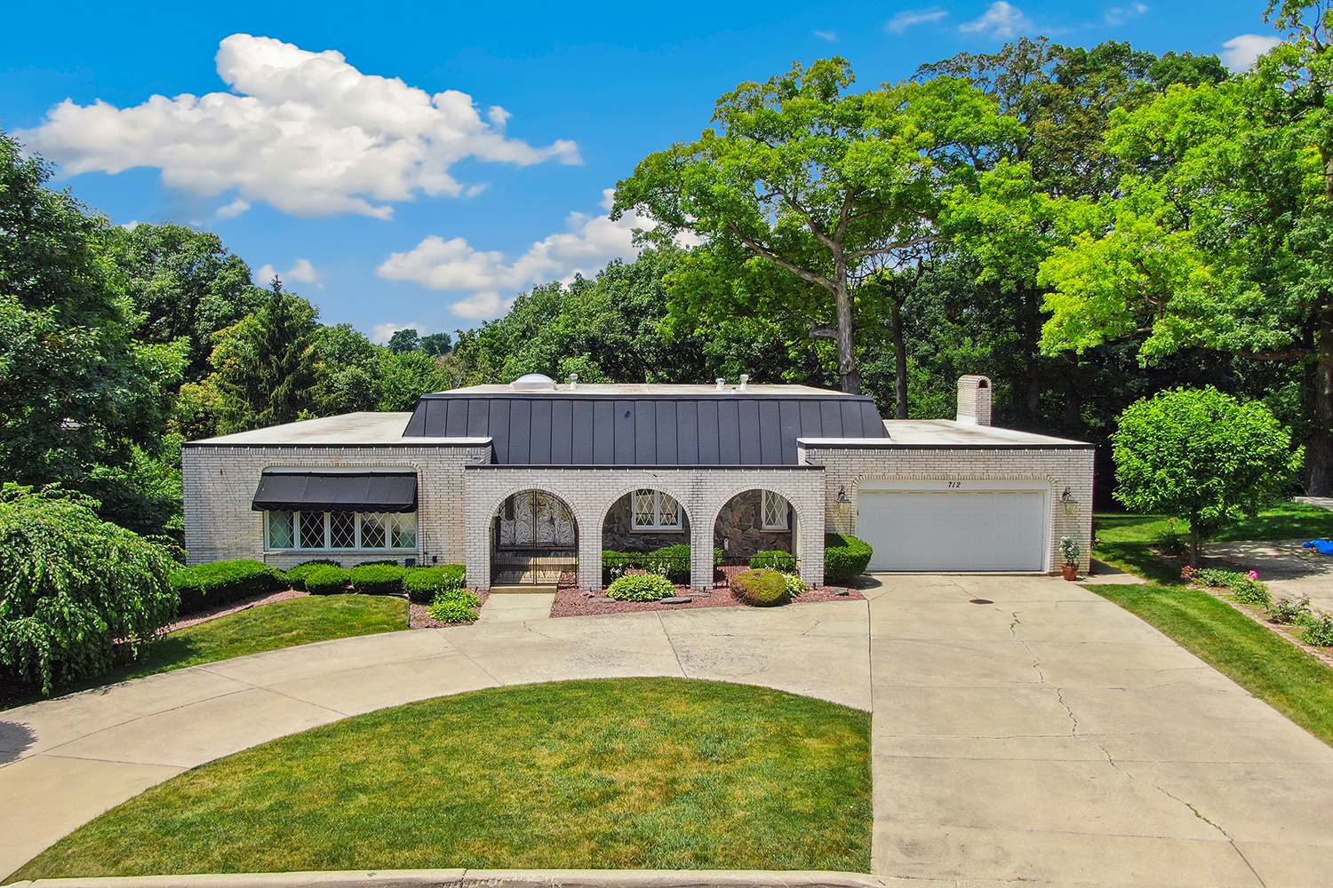 712 Ridge Road Lemont, IL 60439 - Photo 1 of 44 Gallery Image 1