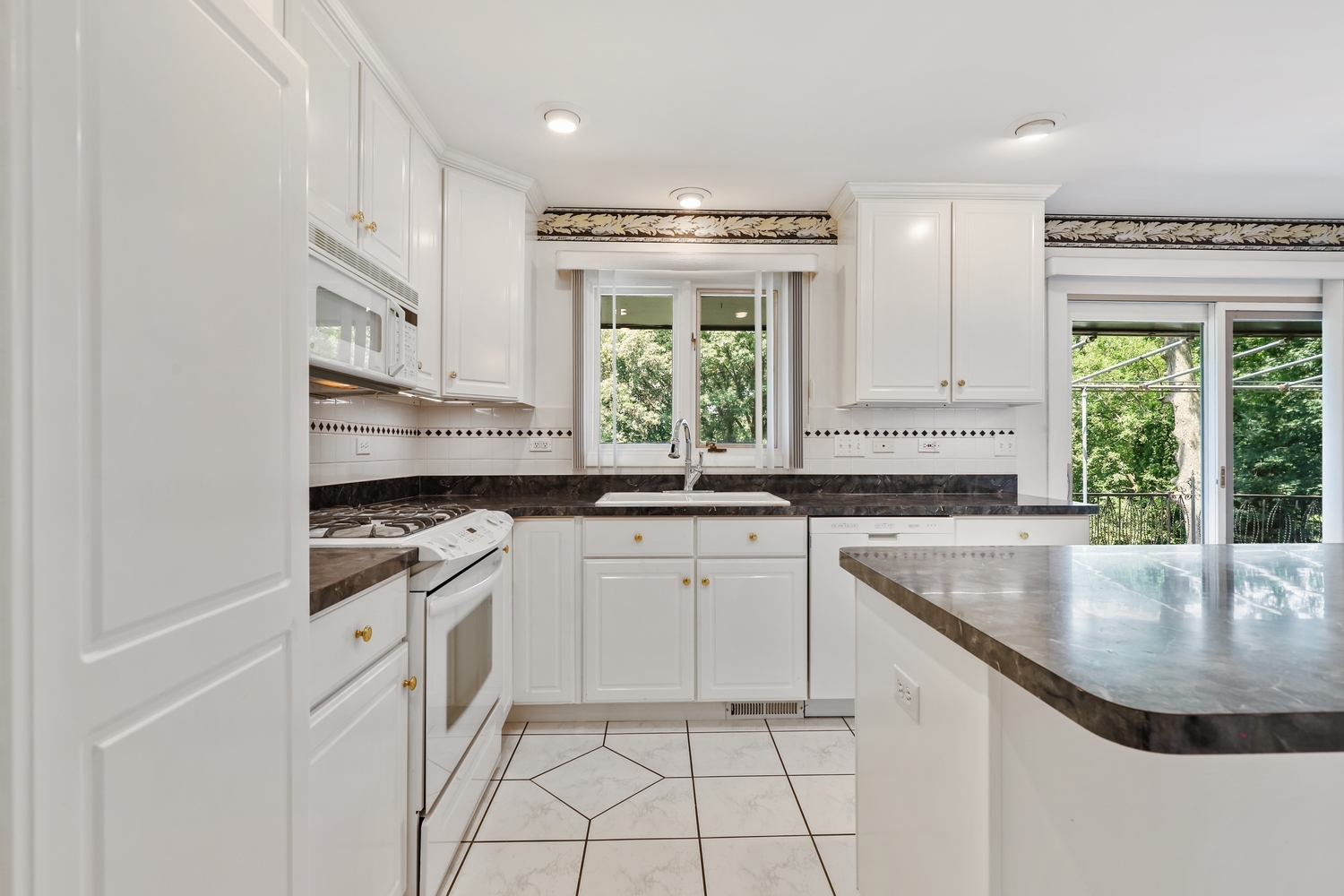 712 Ridge Road Lemont, IL 60439 - Photo 12 of 44 Gallery Image 12