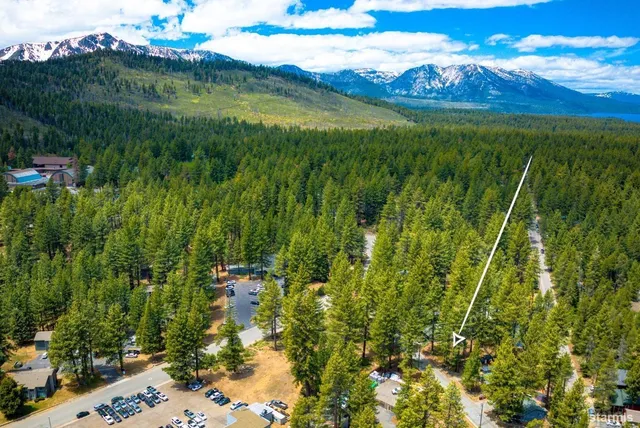 a view of an outdoor space and a yard