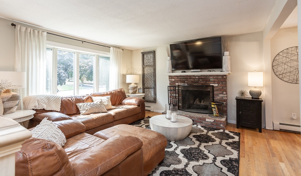 30 Ashtead Road Bridgewater, MA 02324 - Photo 3 of 34 Gallery Image 3