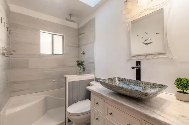 a view of room with window and ceiling fan