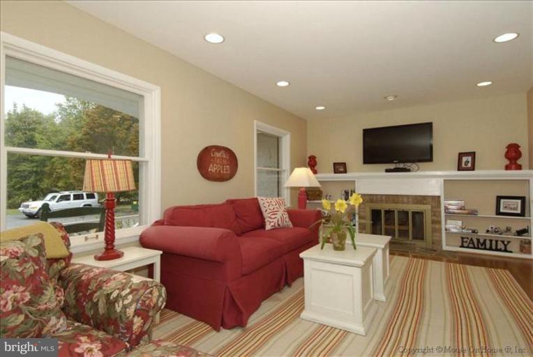 1117 Woodlyn Road Annapolis, MD 21409 - Photo 3 of 26 Family Room