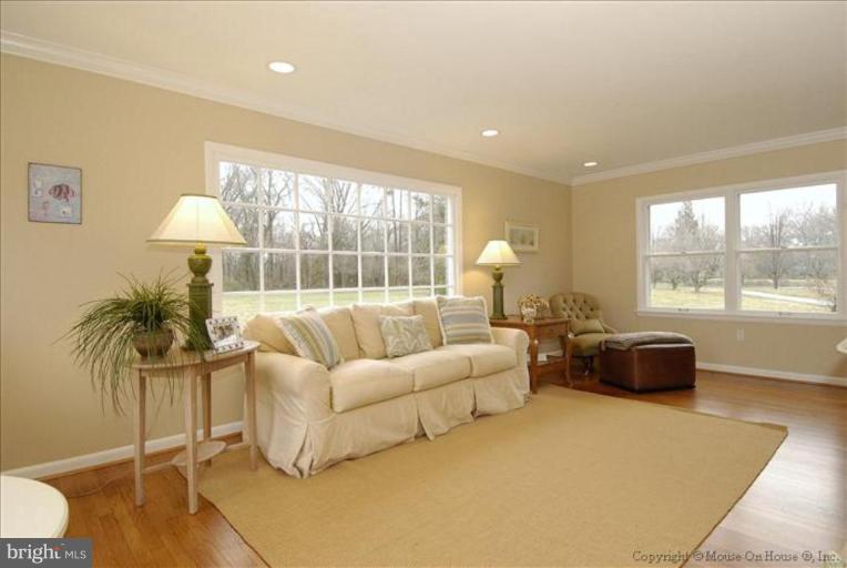 1117 Woodlyn Road Annapolis, MD 21409 - Photo 5 of 26 Living Room