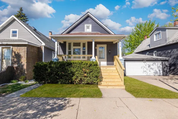 $2,000 | 554 Douglas Avenue, Calumet City, IL 60409