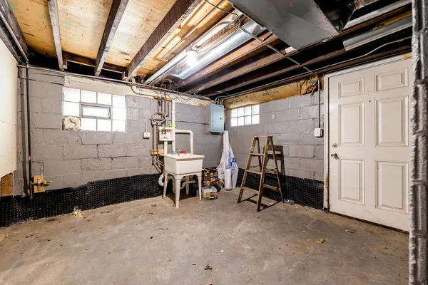 $2,000 | 554 Douglas Avenue, Calumet City, IL 60409