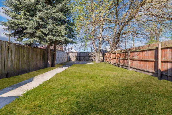 $2,000 | 554 Douglas Avenue, Calumet City, IL 60409