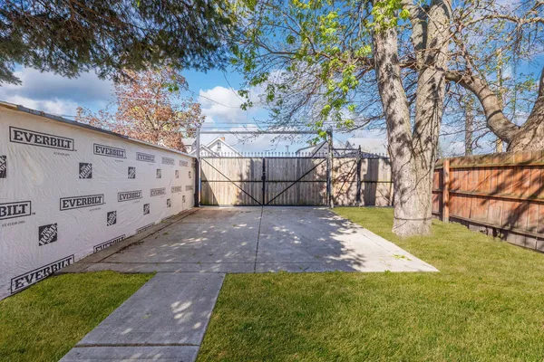 $2,000 | 554 Douglas Avenue, Calumet City, IL 60409