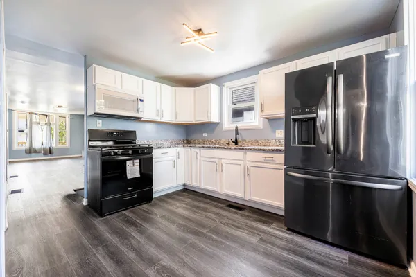 $2,000 | 554 Douglas Avenue, Calumet City, IL 60409
