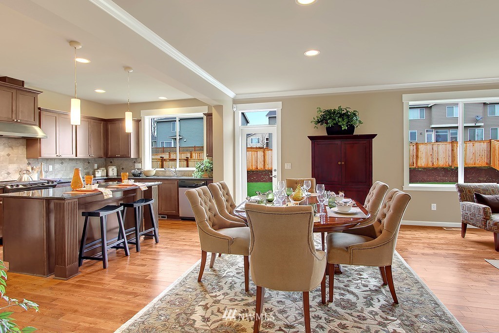 5814 Northeast 7th Place Renton, WA 98059 - Photo 5 of 15