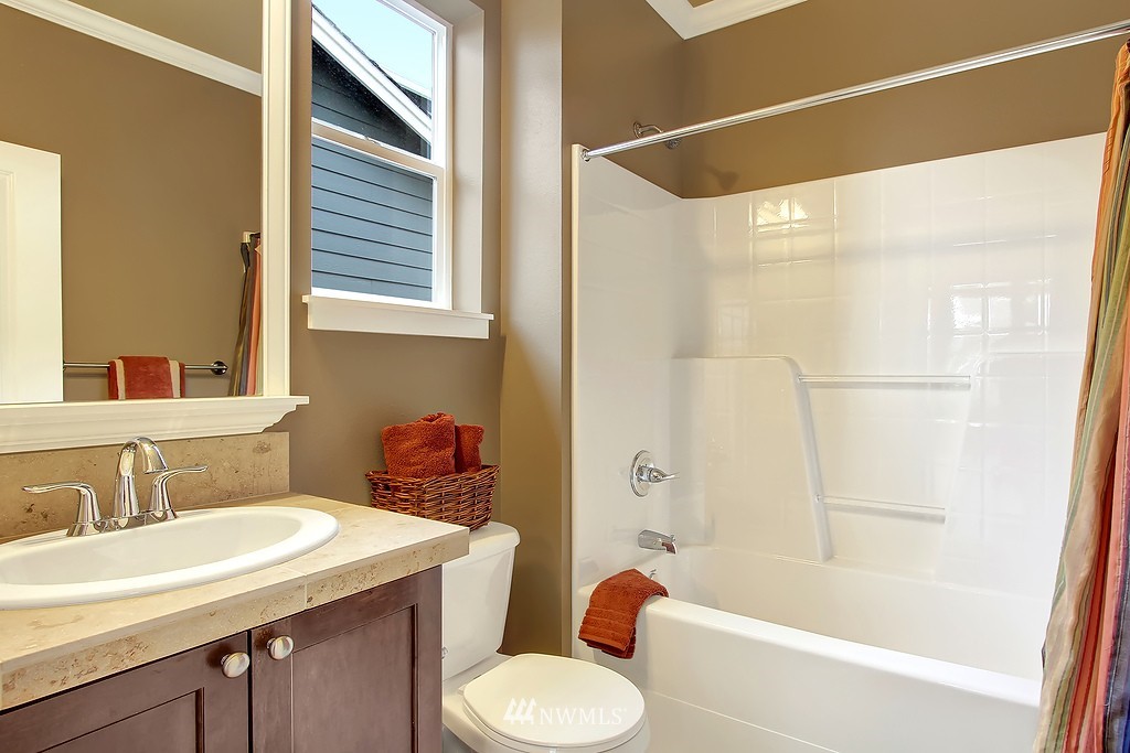 5814 Northeast 7th Place Renton, WA 98059 - Photo 9 of 15