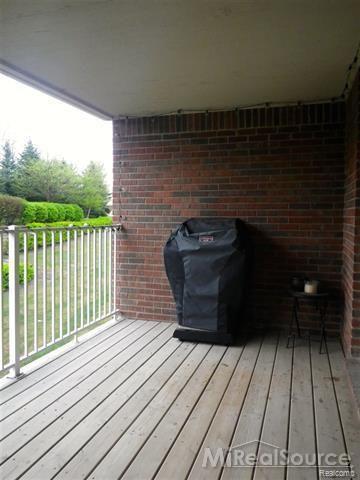1880 Flagstone Circle Rochester, MI 48307 - Photo 18 of 19 18.jpg