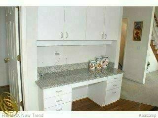 341 Ridgemont Road Oxford, MI 48370 - Photo 9 of 23 Desk Area in Kitchen & Brkfst Rm