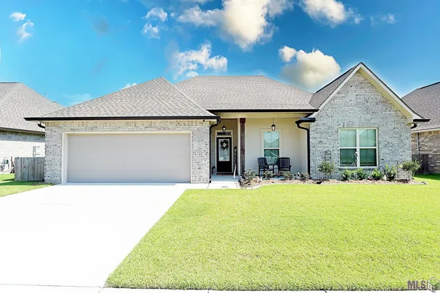 $339,900 | 221 Peacock Pointe, Thibodaux, LA 70301